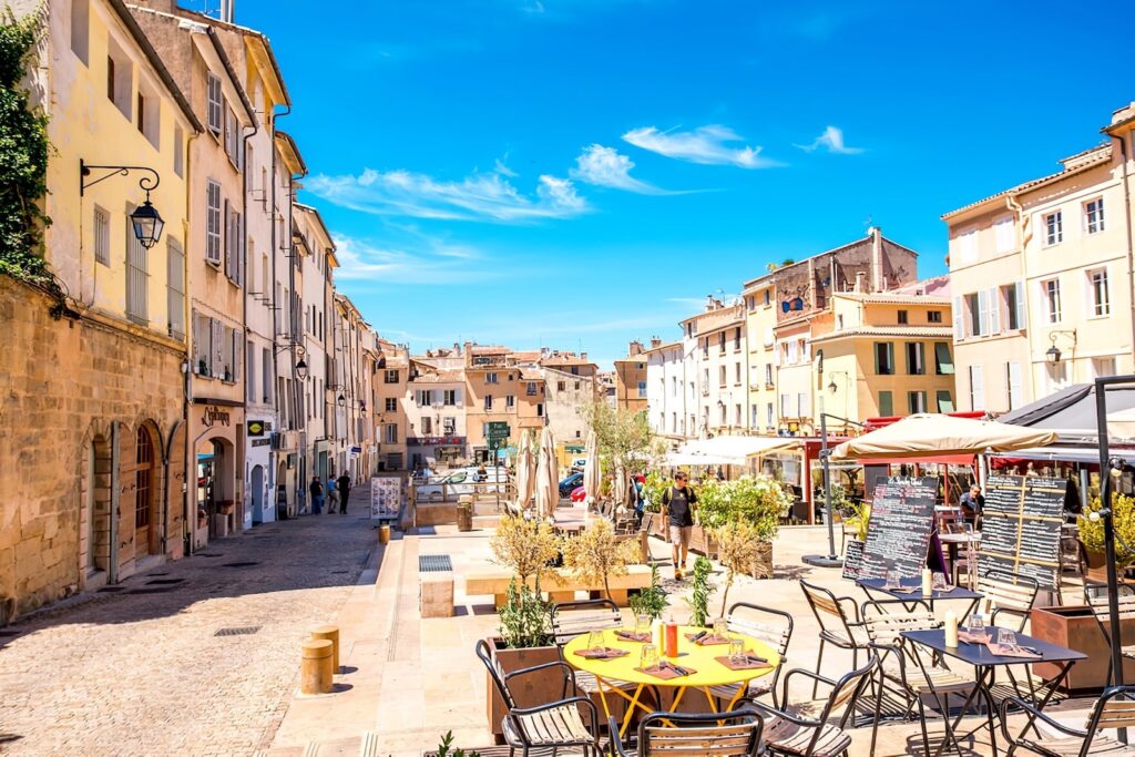 lieux les plus romantiques d'Aix-en-Provence : place des cardeurs
